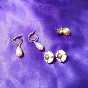 Lot of Gold tone and faux pearl earrings